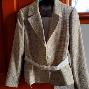 Tahari suit size 4p